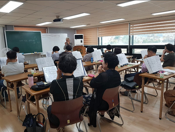 추억의 노래와 함께하는 하모니카 교실(중급) 강의사진